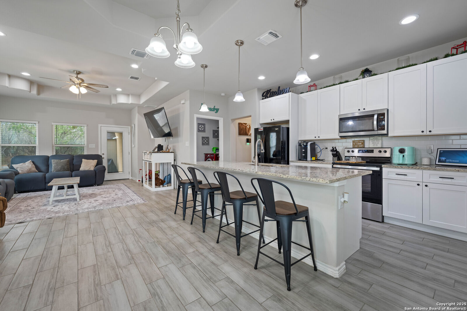 Property Photo: 760 Crestview TX 78114