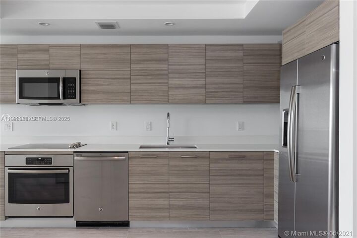 Property Photo: 121 NE 34th St 1604 FL 33137