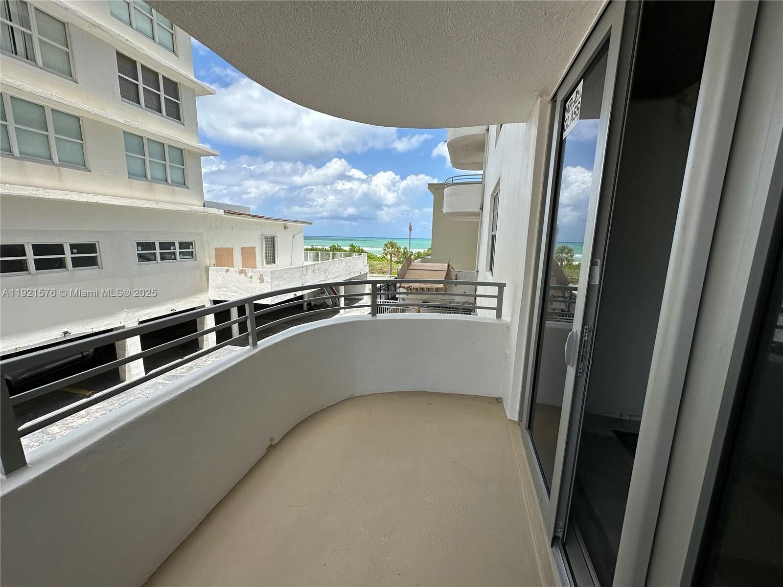 Property Photo: 5555 Collins Avenue 3C FL 33140