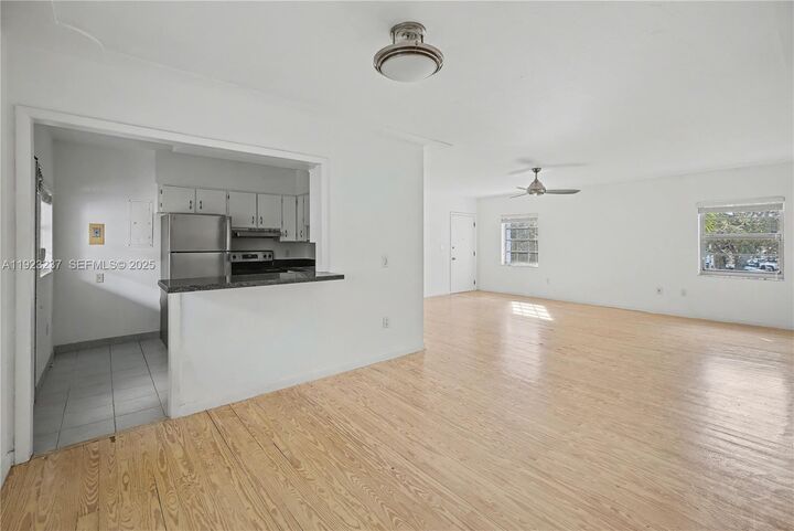 Property Photo: 73 Edgewater Dr 3 FL 33133