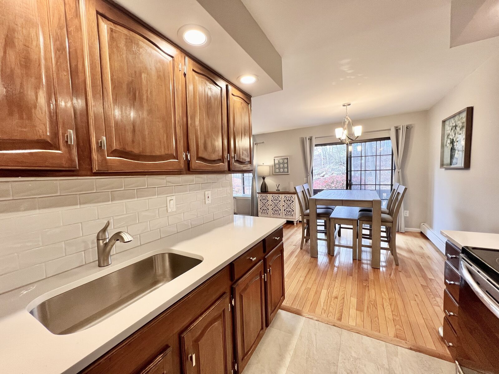 Property Photo:  50 Aiken Street Apt 382  CT 06851 