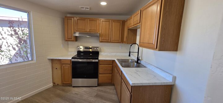 Property Photo:  1507 W Roger Road  AZ 85705 