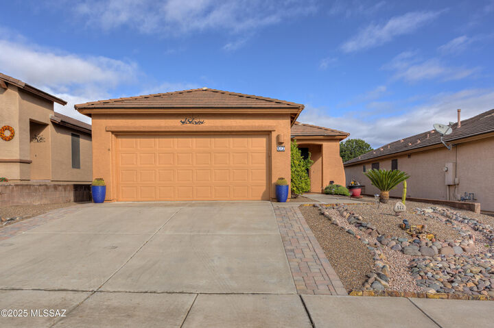 Property Photo:  512 W Bazille Way  AZ 85614 