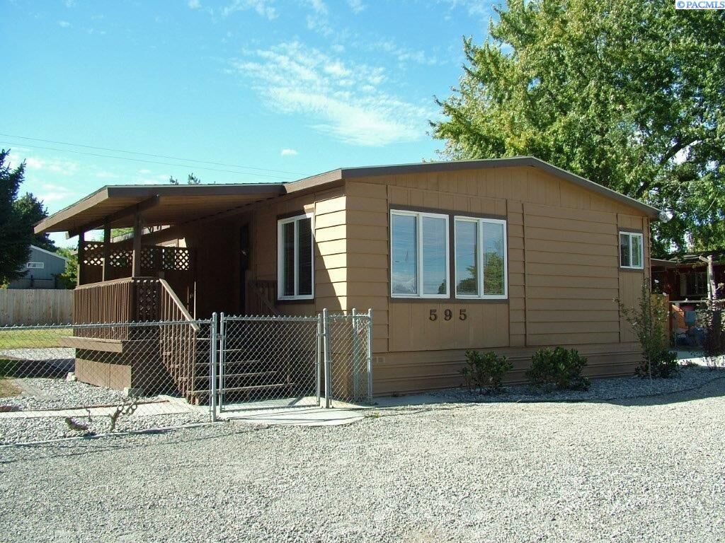 Property Photo:  595 N 60th Ave  WA 99353 