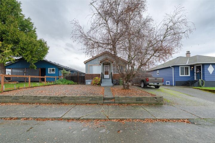 3885 14th Ave — photo 1