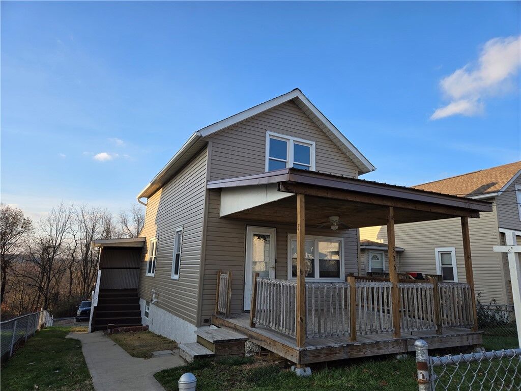 Property Photo:  335 Main St  PA 15358 