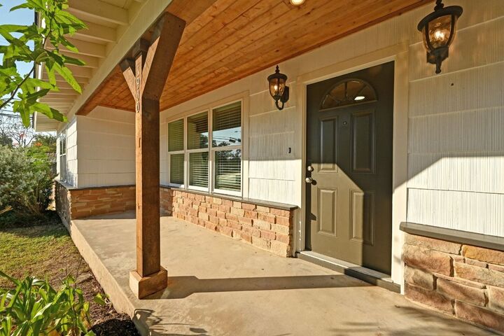 Property Photo:  1900 Cedar Avenue  TX 78722 