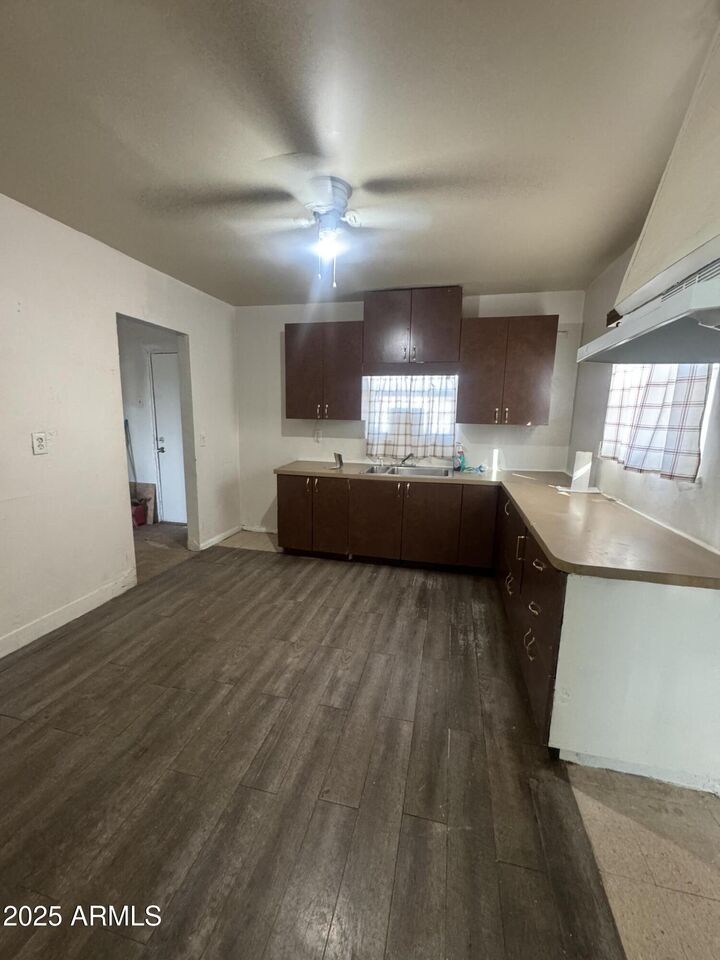 Property Photo:  2502 W Jefferson Street  AZ 85009 