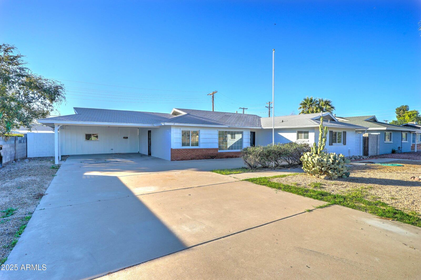 Property Photo: 2039 W Northview Avenue AZ 85021