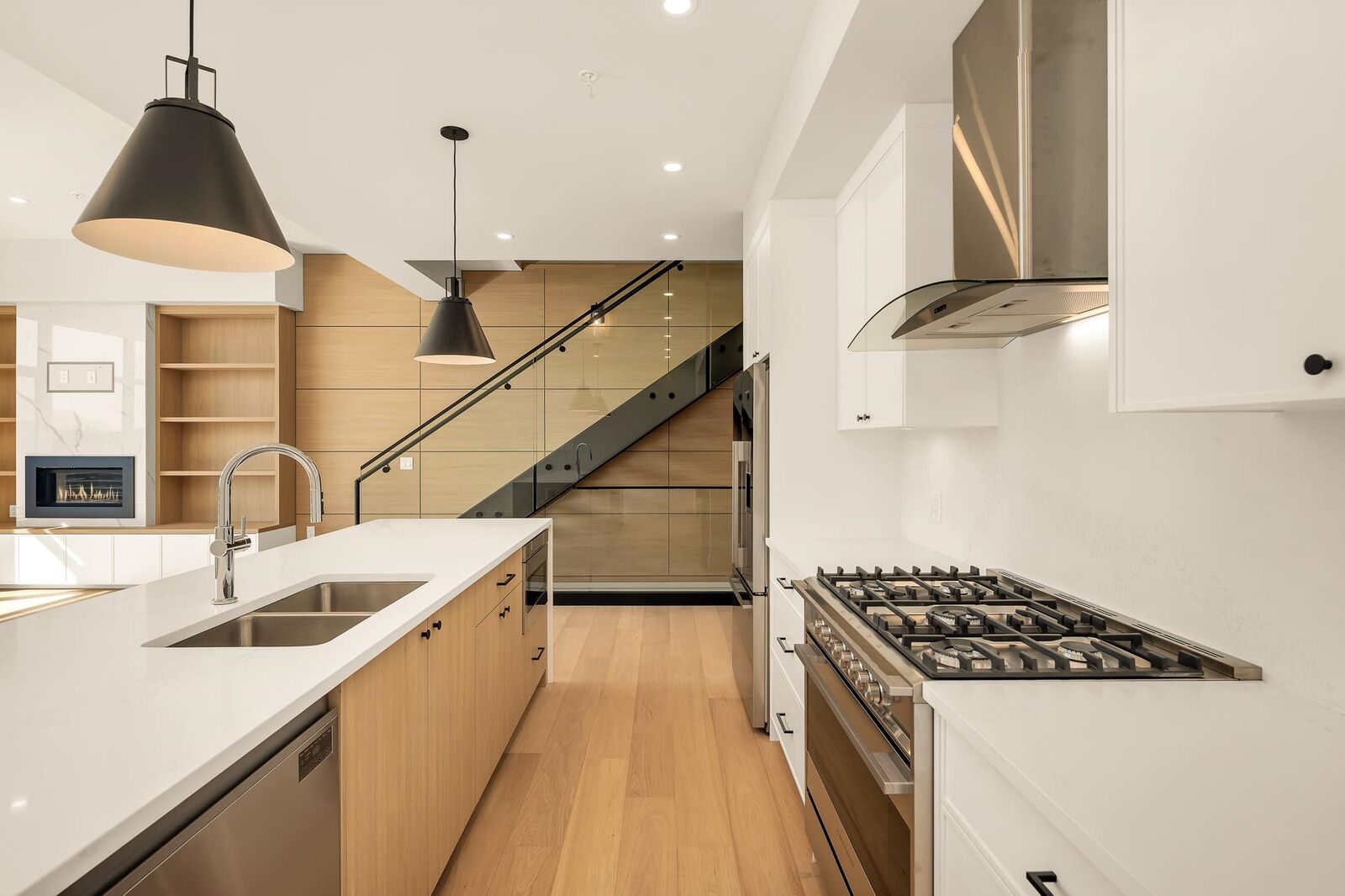 Property Photo: 3407 Mamquam Road 5 BC V8B 1E4
