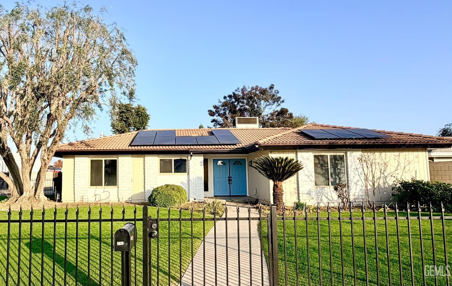 Property Photo:  5820 Patton Way  CA 93308 