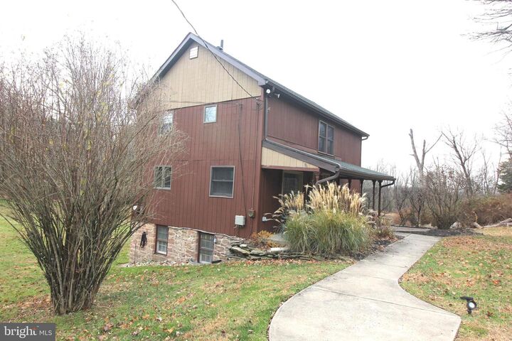 Property Photo:  48 Poor Farm Road Cottage  NJ 08534 