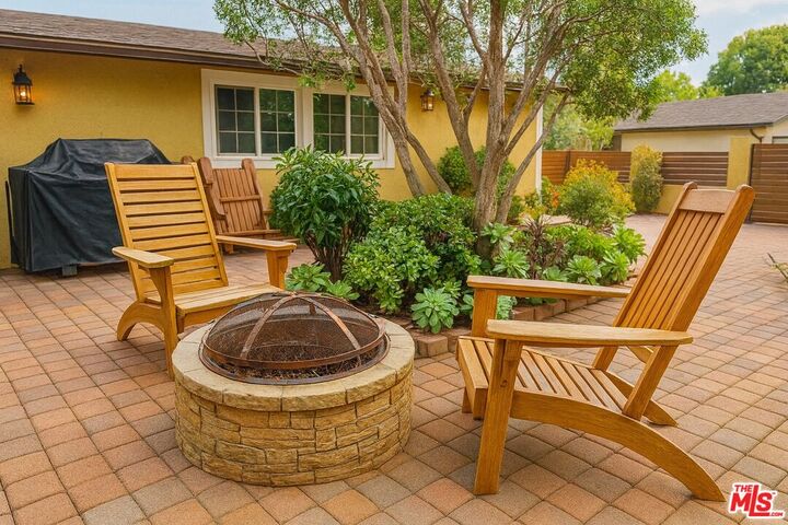 Property Photo:  5240 Buffalo Ave  CA 91401 