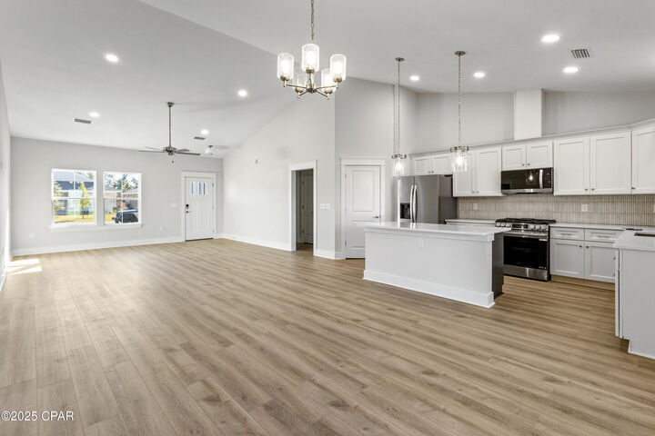 Property Photo: 3817 Red Deer Circle FL 32404