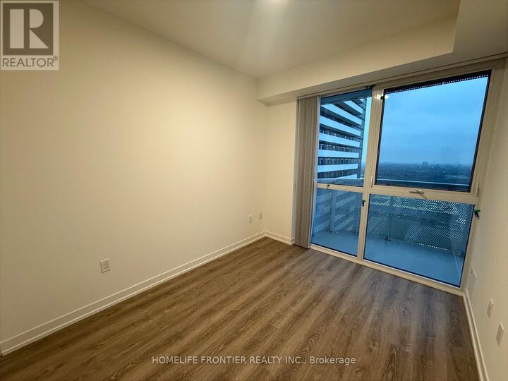 Property Photo:  8 Interchange Way South 3510  ON L4K 0R2 