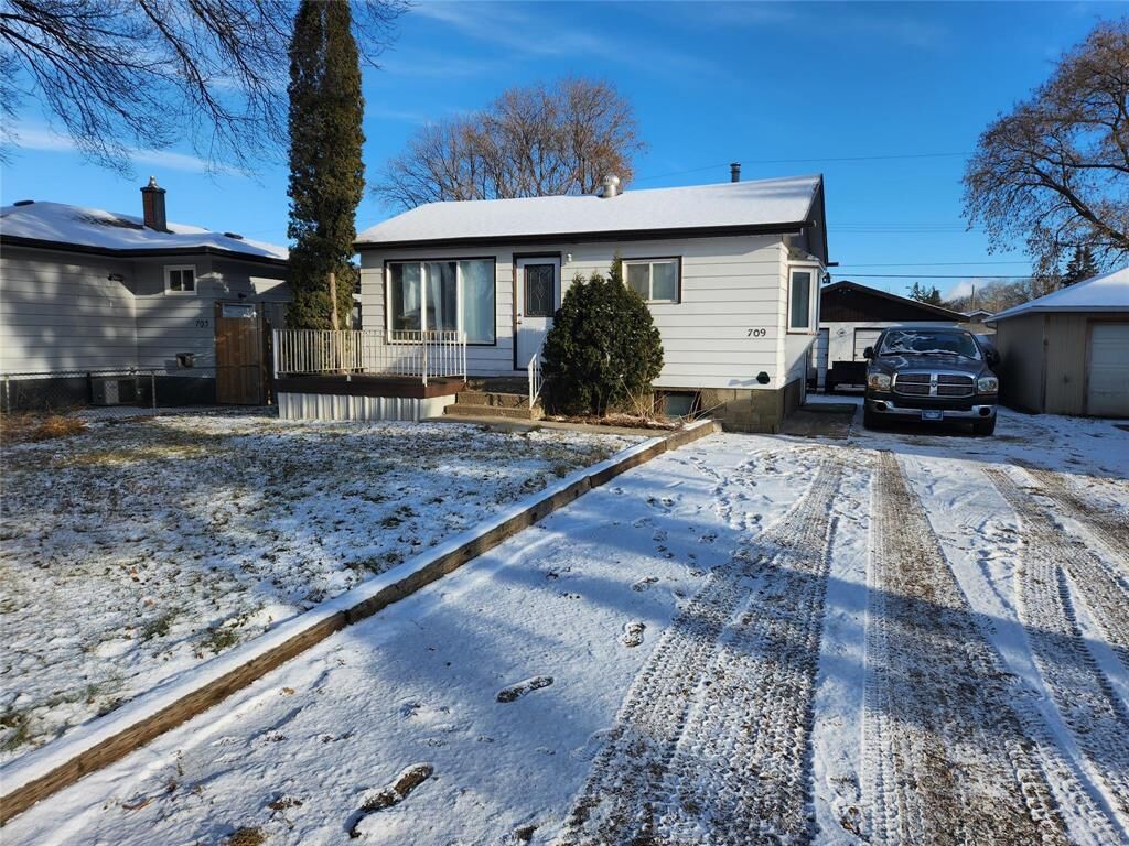 Property Photo: 709 26th Street MB R7B 2B6