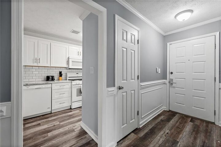 Property Photo:  907 Riverview Drive SE  GA 30067 