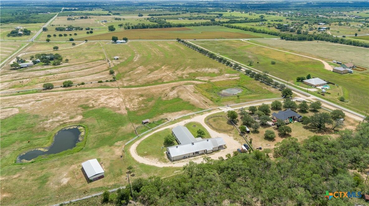 Property Photo: 404 Annies Lane TX 78121