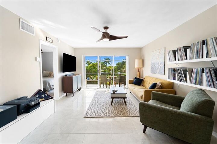 Property Photo: 3000 NE 16th Ave 312 FL 33334