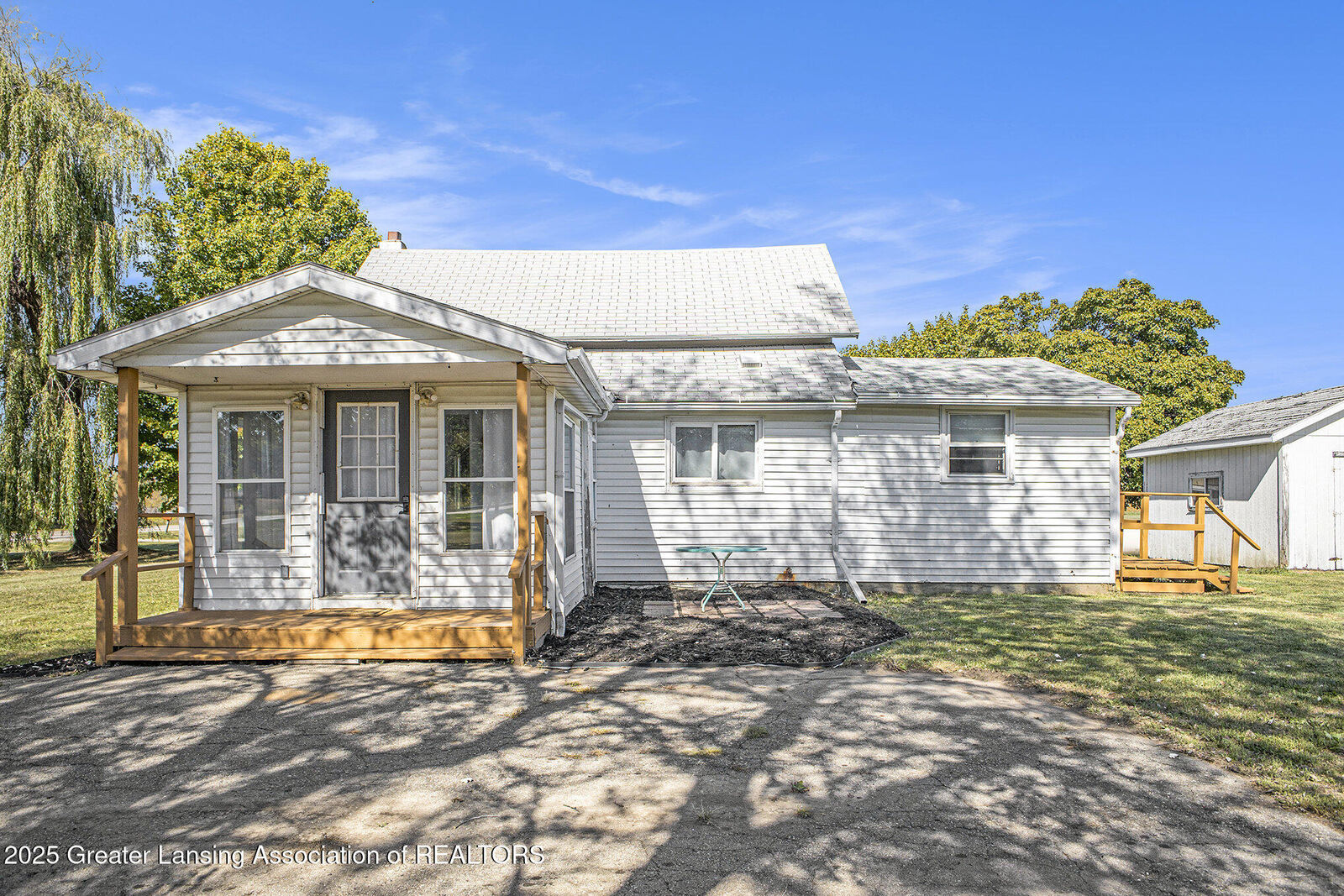 Property Photo: 10349 S Francis Road MI 48820