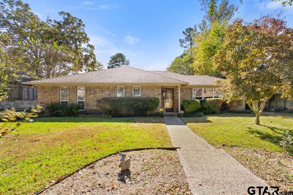 Property Photo:  809 Jeffery Drive  TX 75703 