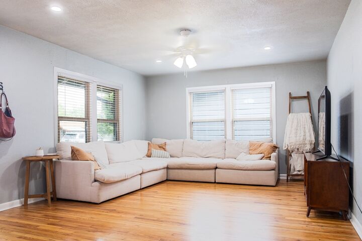 Property Photo:  607 Leland St  TX 78028 