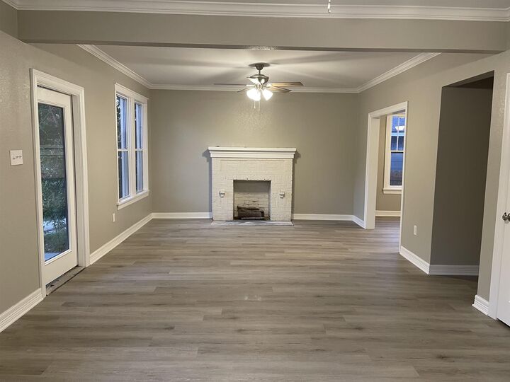 Property Photo:  400 N St Mary  TX 75633 