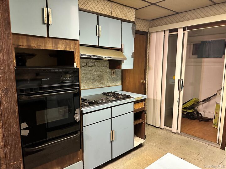 Property Photo:  2902 Baisley Avenue  NY 10461 