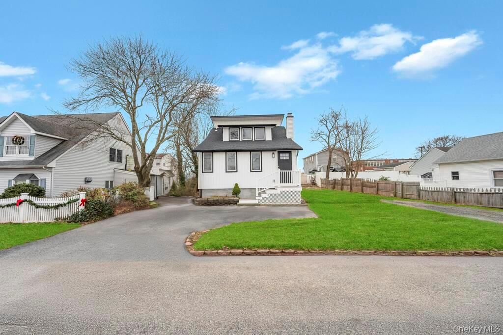 Property Photo:  751 S Hickory Street  NY 11757 