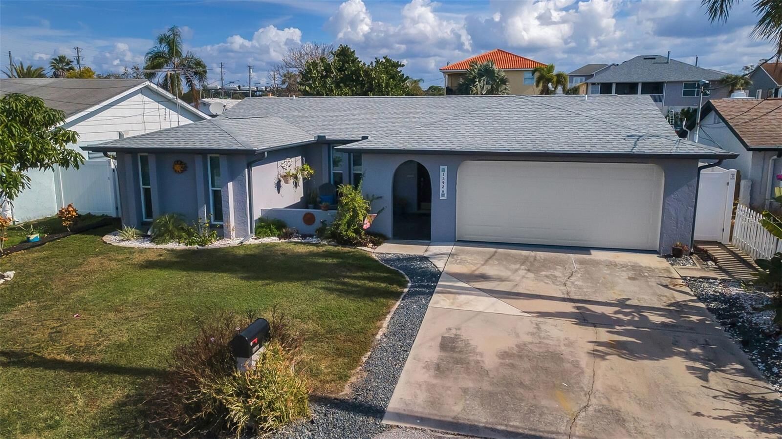 Property Photo: 13926 Darlene Avenue FL 34667
