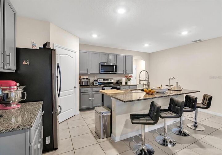 Property Photo: 5384 Hickory Downs Way FL 34771