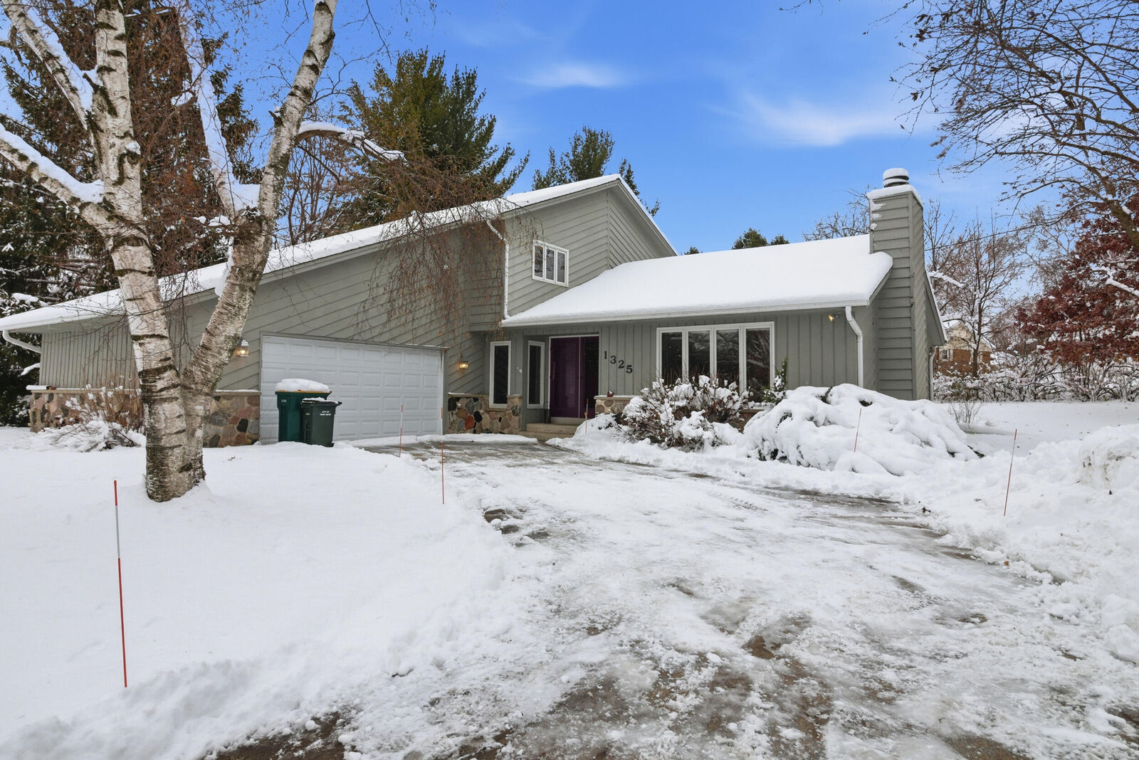 Property Photo: 1325 Stirling Ct WI 53095