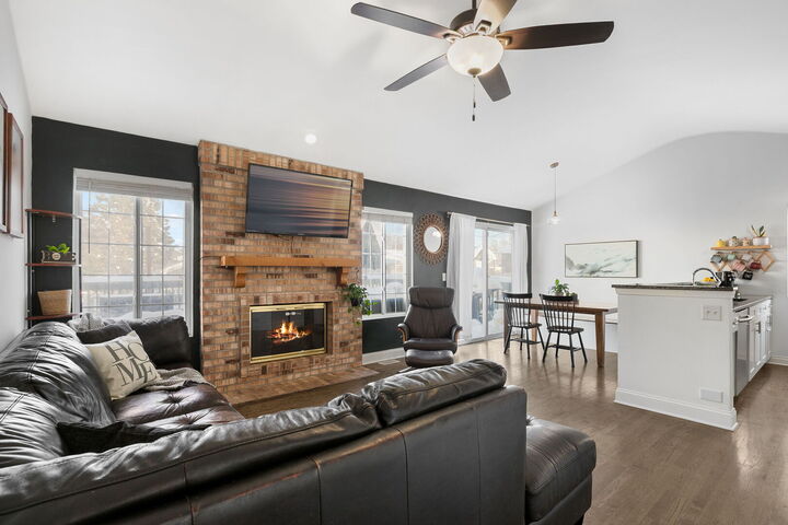 Property Photo:  1590 Fairport Drive  IL 60030 