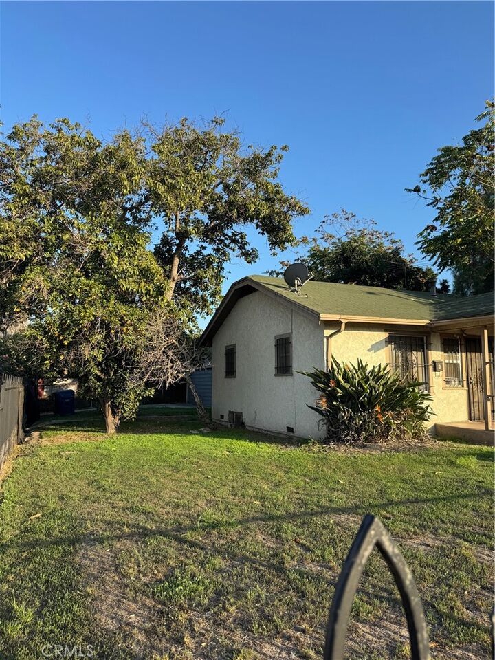 Property Photo:  11200 11200 Stanford Ave  CA 90059 