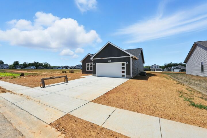 Property Photo: 207 Donegal Dr TN 37042