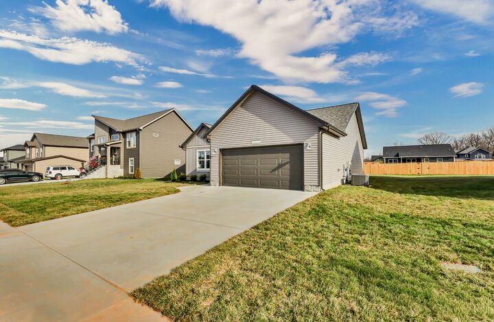 Property Photo:  207 Donegal Dr  TN 37042 