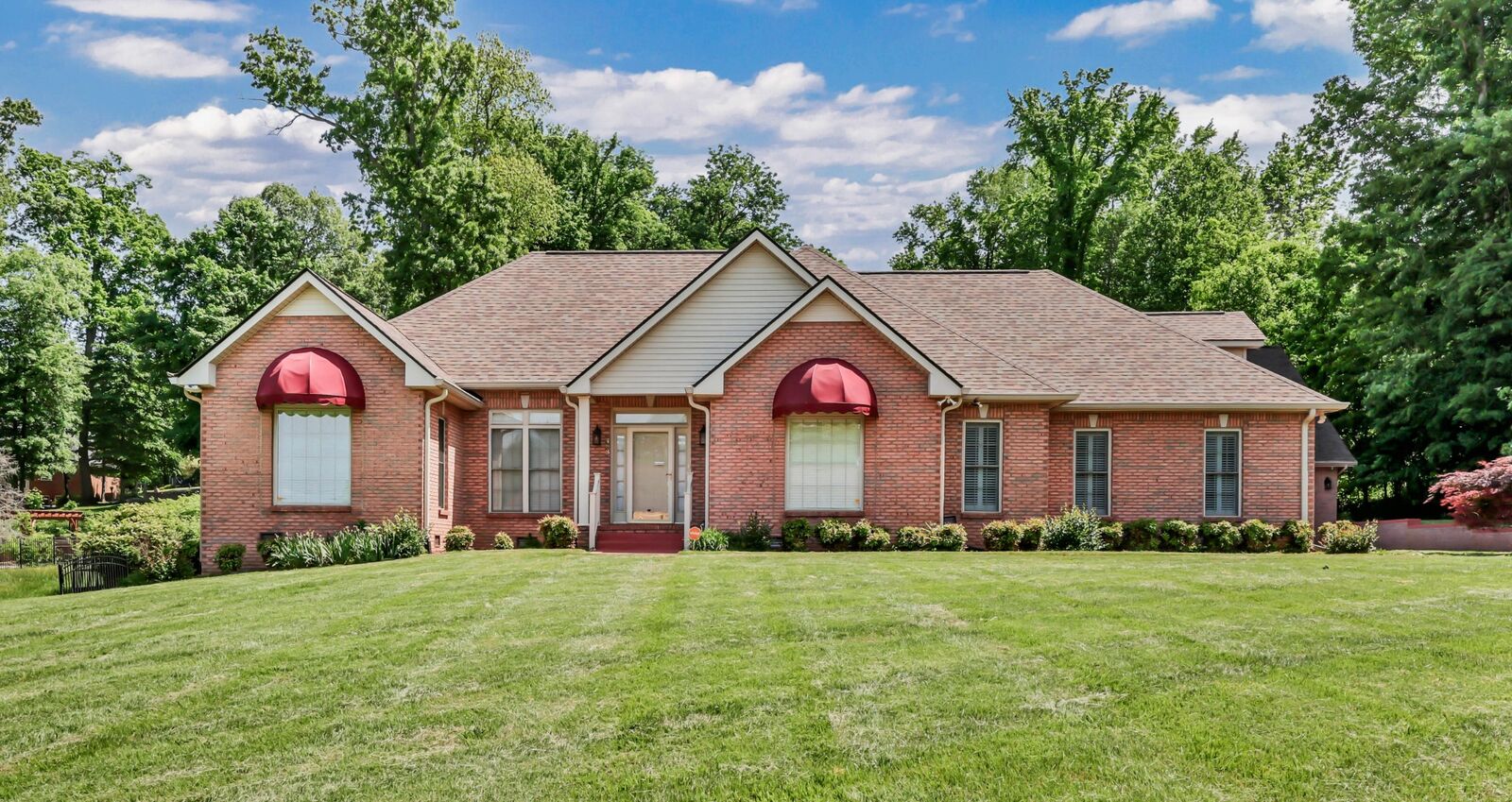 Property Photo:  453 Stonemeadow Rd  TN 37043 