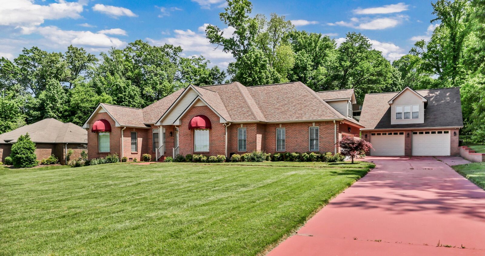 Property Photo: 453 Stonemeadow Rd TN 37043