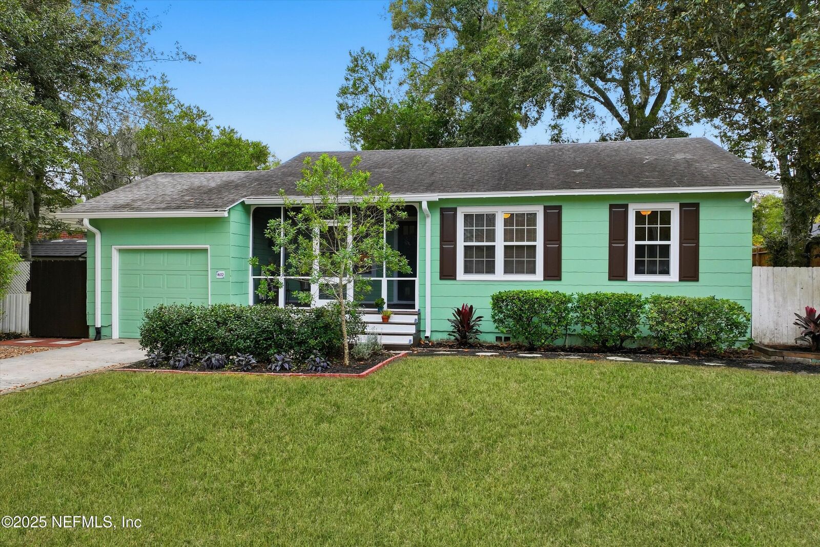 Property Photo: 1602 Felch Avenue FL 32207