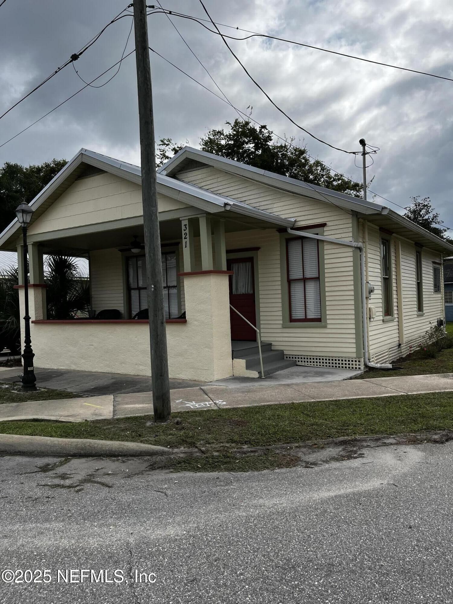 Property Photo: 321 Kirkland Street FL 32177