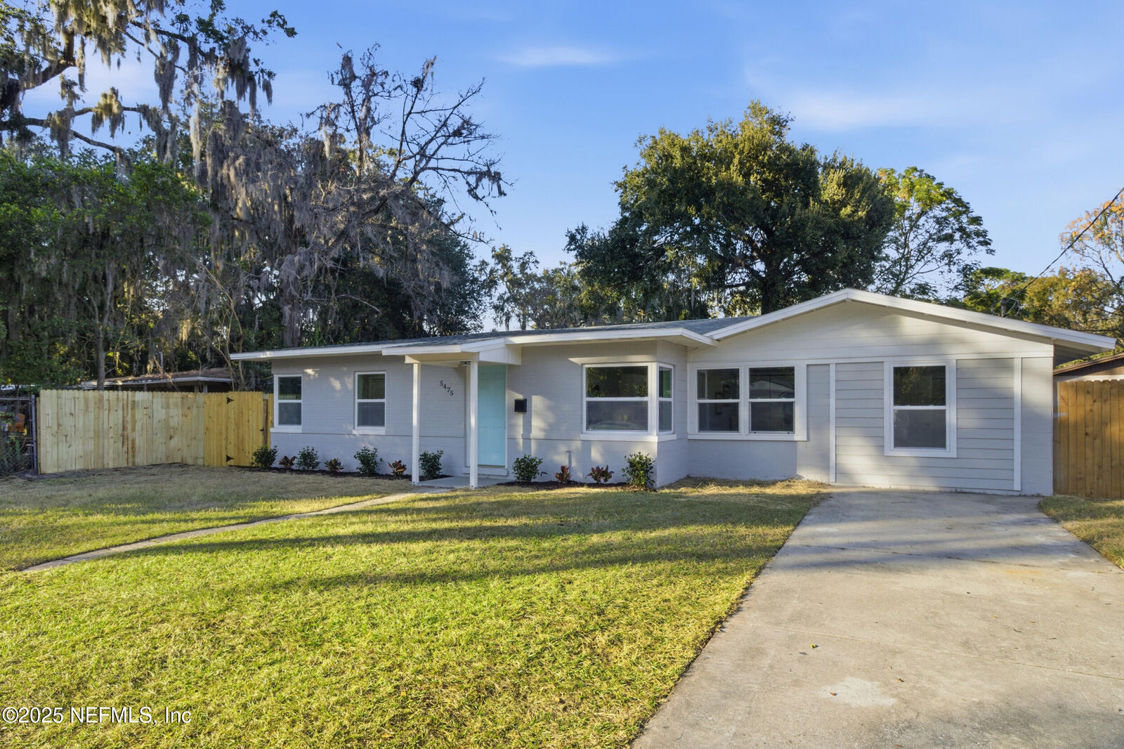 Property Photo: 5475 Gable Lane FL 32211