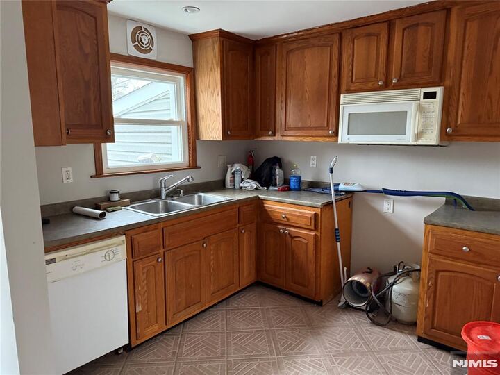 Property Photo:  1180 Cumbermeade Road  NJ 07024 