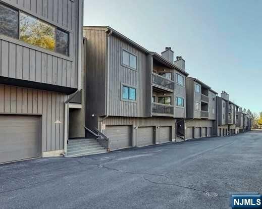 Property Photo:  272 Redwood Court 10  NJ 07446 