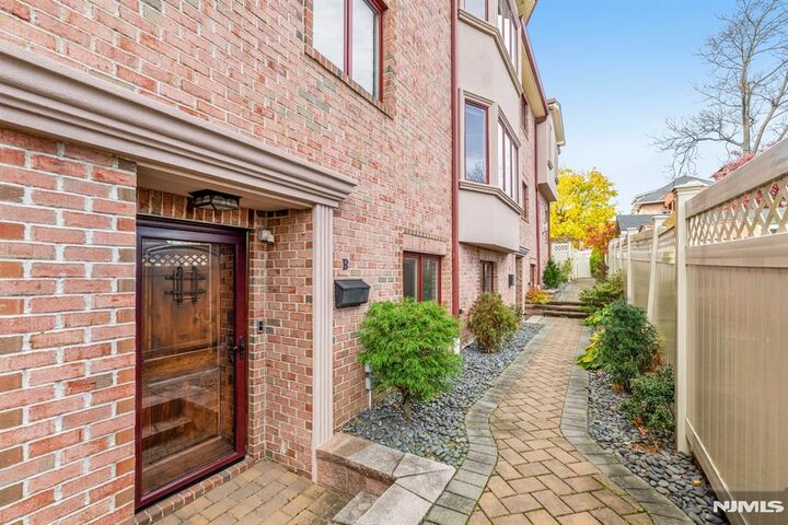 Property Photo:  807 Edgewood Lane B  NJ 07024 