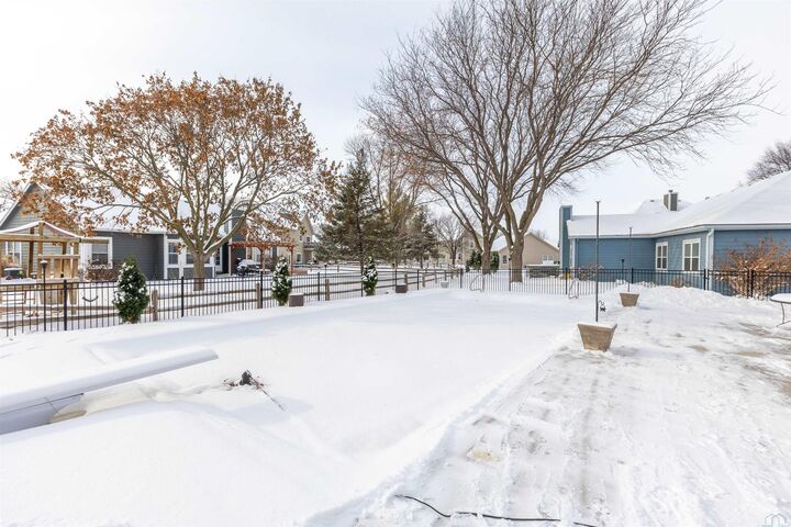 Property Photo: 186 Levee Trail SD 57049