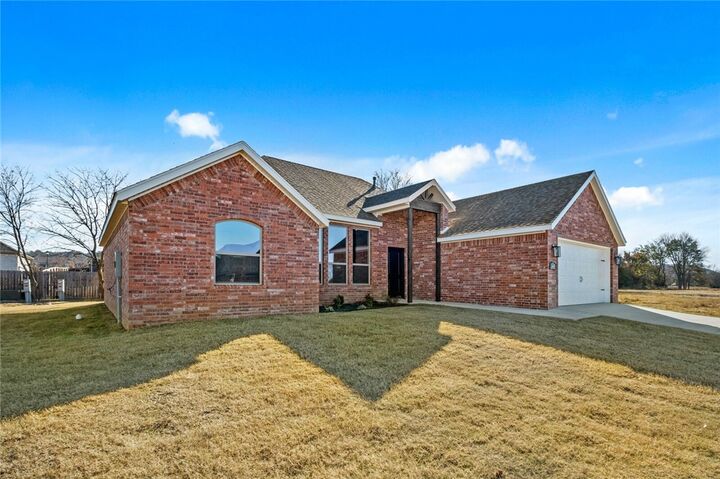 Property Photo:  4608 W Triangle Street  AR 72704 