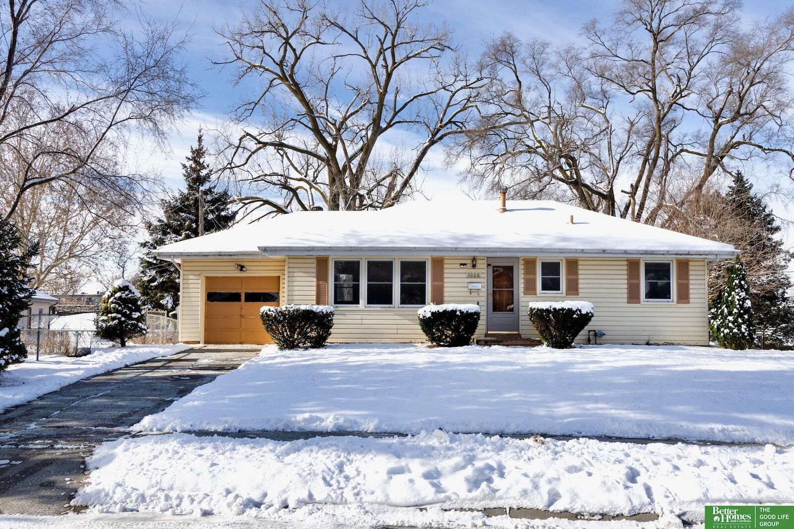 Property Photo:  5008 N 64 Street  NE 68104 