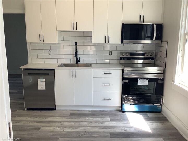 Property Photo:  90 Kent Street S 4  ON N3Y 2X9 