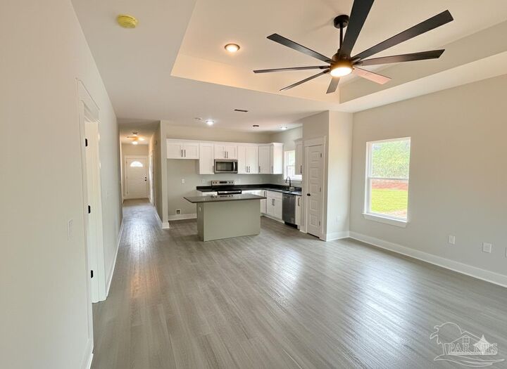 Property Photo: 2942 N 14th Ave FL 32583