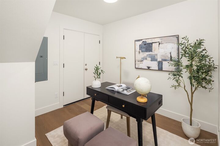 Property Photo:  4422  1st Avenue NE B  WA 98105 